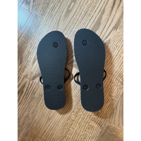 OLD NAVY NWOT Black Flip Flops Size 10 - Picture 2 of 2